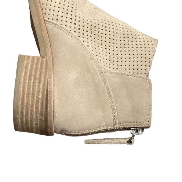 Dolce Vita PERFORATED ANKLE BOOTS Sz 6.5 Suede - Picture 7 of 12